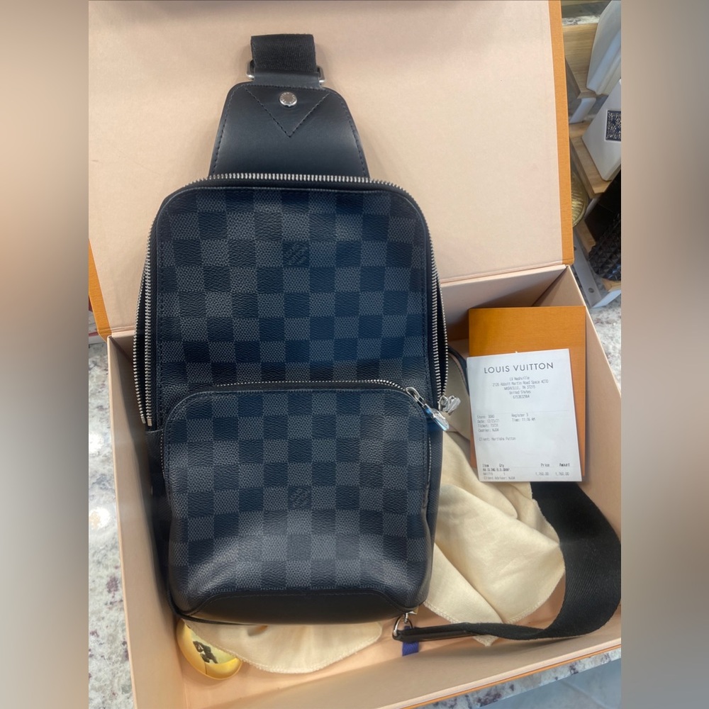 Louis Vuitton AVENUE SLING BAG